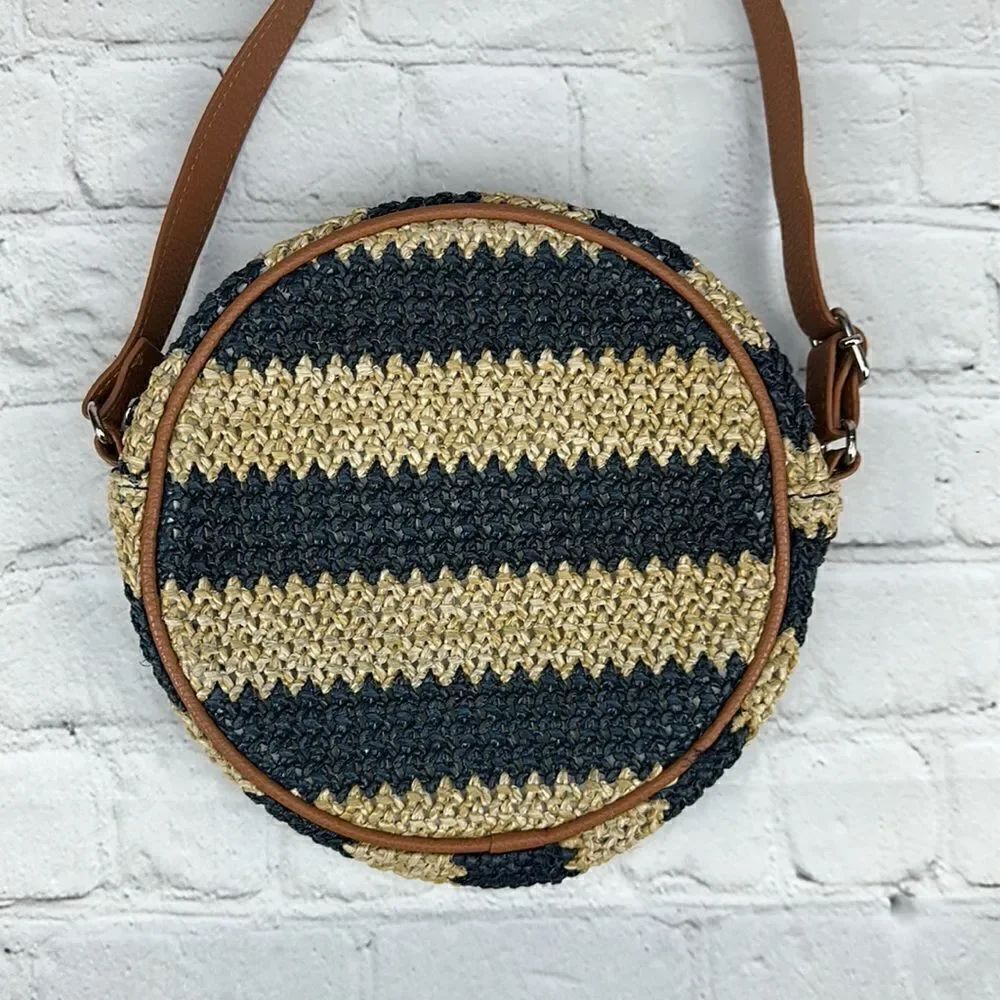 Thirty-One Roundabout Crossbody Navy Blue Striped Straw Purse